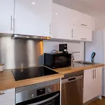 Апартаменты Mhouse Lease Walk To And Center *